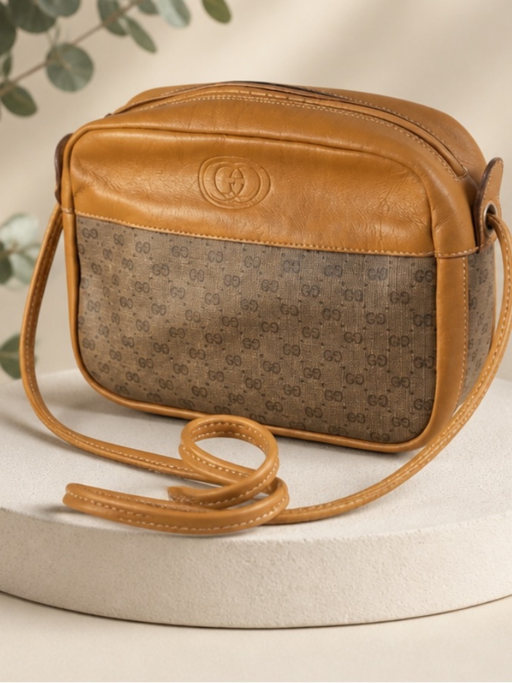 ✋🛑Price Drop ✋🛑Authentic Gucci Leather Crossbody/Shoulder Bag.